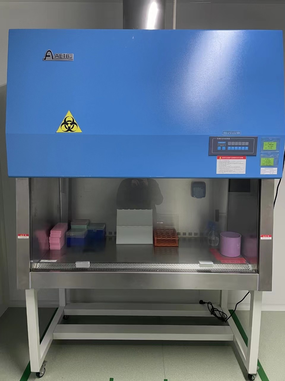 双人生物安全柜图1