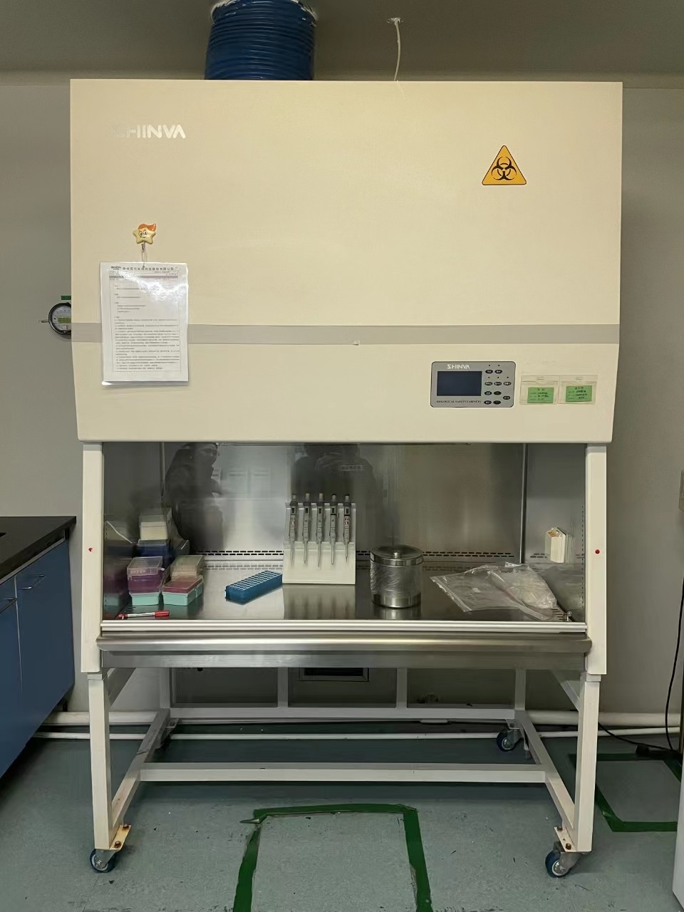 双人生物安全柜图1