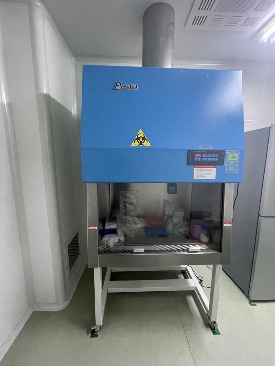 单人生物安全实验柜图1